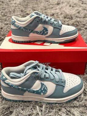 Nike Dunk Low Blue Paisley. Womens 6